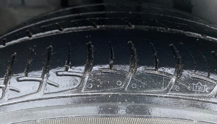 2018 Maruti Ertiga VXI  LIMITED EDITION, Petrol, Manual, 48,524 km, Right Rear Tyre Tread