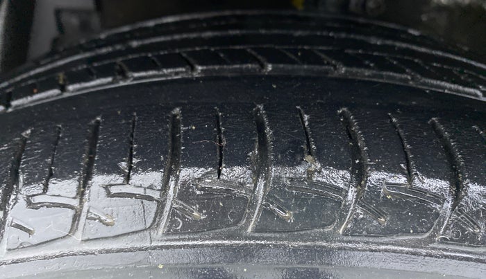 2018 Maruti Ertiga VXI  LIMITED EDITION, Petrol, Manual, 48,524 km, Left Front Tyre Tread