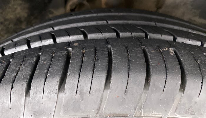2018 Mahindra XUV500 W11 (O) AT, Diesel, Automatic, 36,159 km, Right Front Tyre Tread