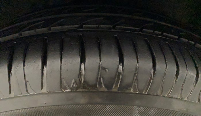 2015 Maruti Celerio VXI CNG, CNG, Manual, 52,929 km, Left Front Tyre Tread
