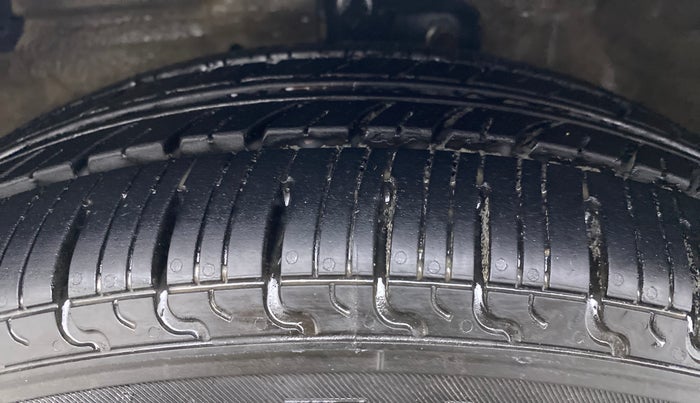 2016 Maruti Celerio ZDI, Diesel, Manual, 75,815 km, Left Front Tyre Tread