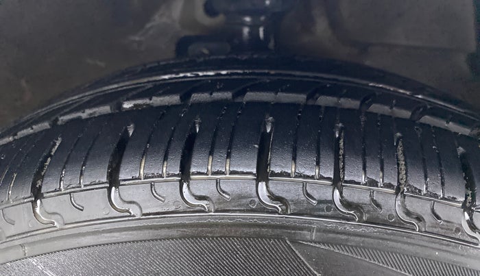 2016 Maruti Celerio ZDI, Diesel, Manual, 75,815 km, Right Front Tyre Tread