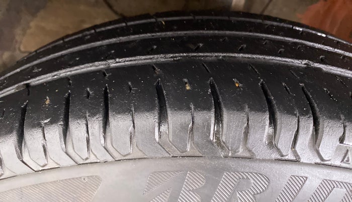 2019 Maruti Swift VXI D, Petrol, Manual, 36,459 km, Left Front Tyre Tread