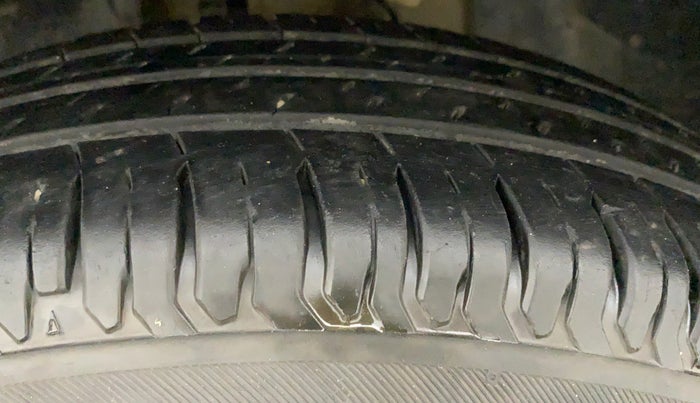2021 Tata ALTROZ XE PETROL, Petrol, Manual, 21,339 km, Left Front Tyre Tread