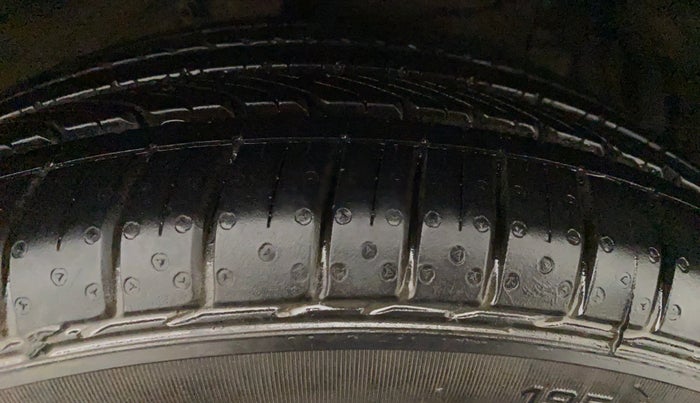 2021 Maruti Ciaz ALPHA 1.5 SHVS PETROL, Petrol, Manual, 30,199 km, Right Front Tyre Tread