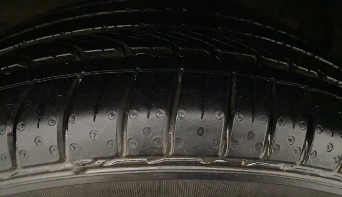 2021 Maruti Ciaz ALPHA 1.5 SHVS PETROL, Petrol, Manual, 30,199 km, Left Rear Tyre Tread