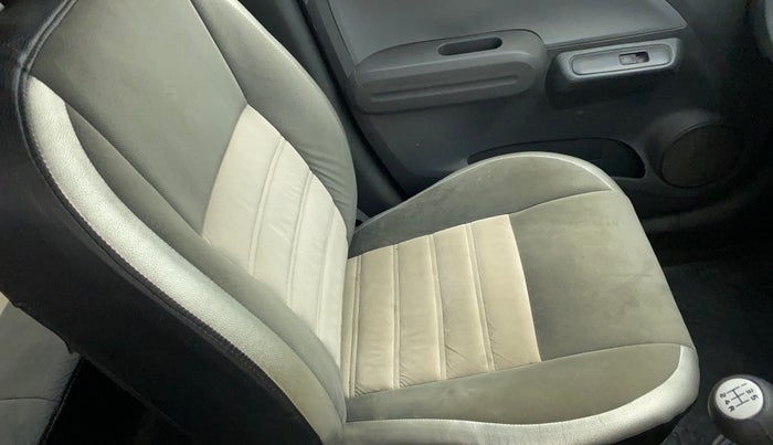 2010 Maruti Ritz LXI, Petrol, Manual, 53,142 km, Front left seat (passenger seat) - Cover slightly stained