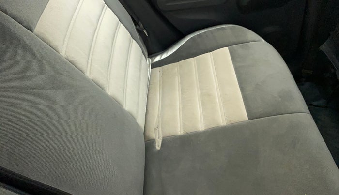 2010 Maruti Ritz LXI, Petrol, Manual, 53,142 km, Second-row right seat - Cover slightly stained