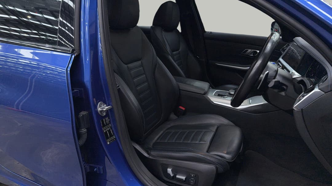 2021 BMW 3 30i M Sport, Automatic, 65306 km, Right Side Front Door Cabin View