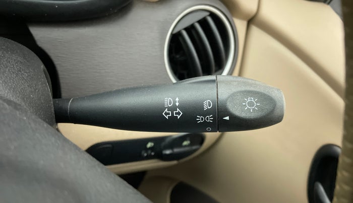 2010 Hyundai i10 SPORTZ 1.2, Petrol, Manual, 1,23,517 km, Combination switch - Turn Indicator not functional