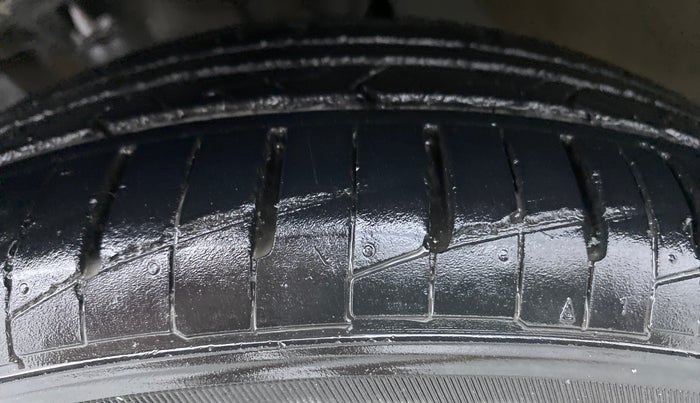 2015 Honda Jazz 1.2 V MT, Petrol, Manual, 68,736 km, Left Front Tyre Tread