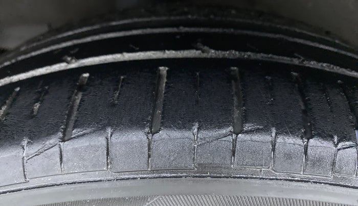 2015 Honda Jazz 1.2 V MT, Petrol, Manual, 68,736 km, Right Rear Tyre Tread