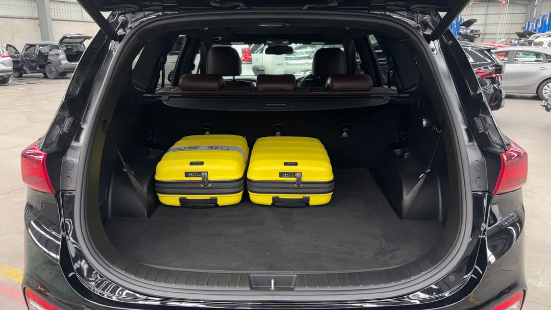 2018 Hyundai Santa Fe Highlander Crdi Dark Burg AWD, Automatic, 143188 km, Boot Inside View with Luggage