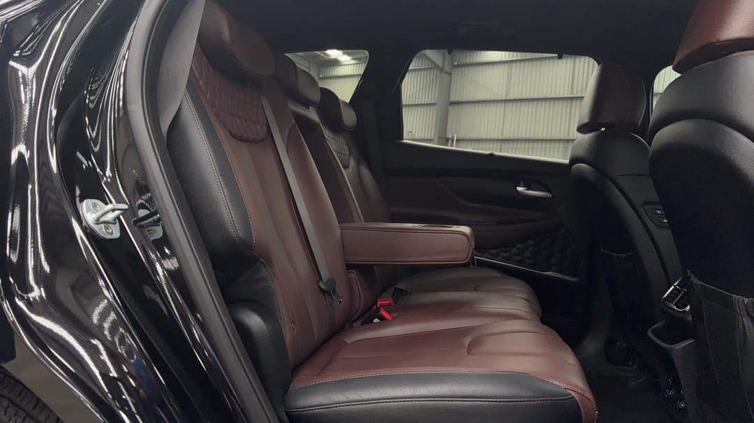 2018 Hyundai Santa Fe Highlander Crdi Dark Burg AWD, Automatic, 143188 km, Right Side Rear Door Cabin View