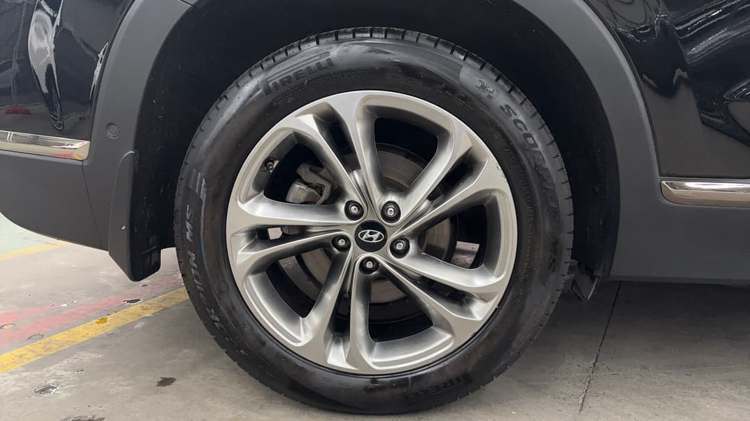 2018 Hyundai Santa Fe Highlander Crdi Dark Burg AWD, Automatic, 143188 km, Right Rear Wheel