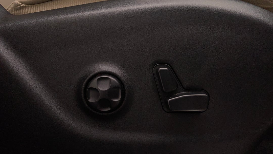 2015 Jeep Cherokee Limited (4x4), Automatic, 84331 km, Drivers Side Adjustment Panel