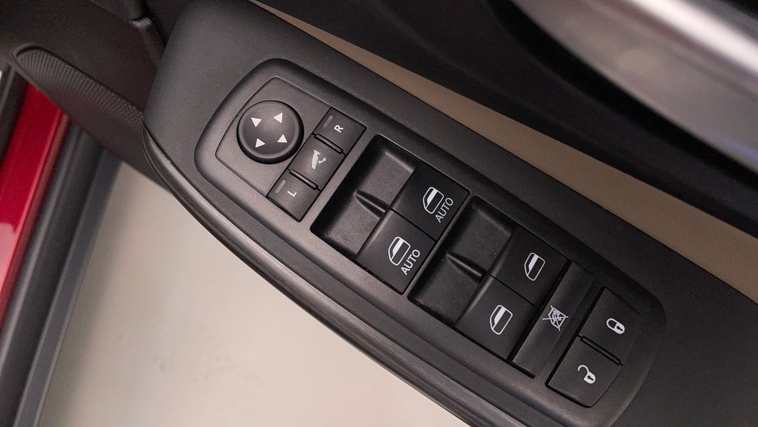 2015 Jeep Cherokee Limited (4x4), Automatic, 84331 km, Drivers Side Door Panel Controls