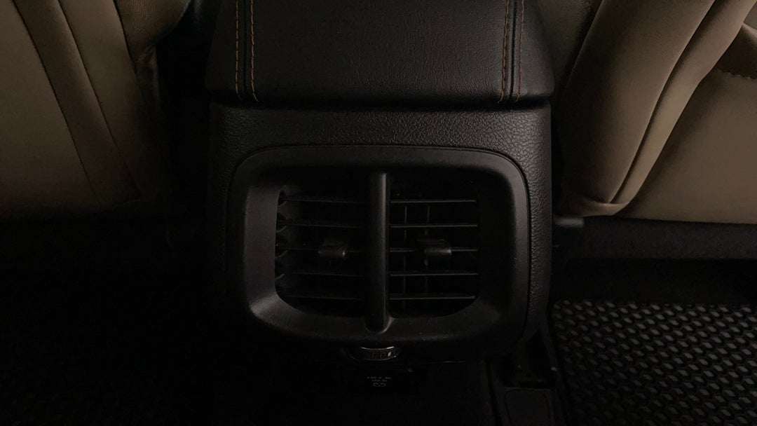 2015 Jeep Cherokee Limited (4x4), Automatic, 84331 km, Rear A/C Vent