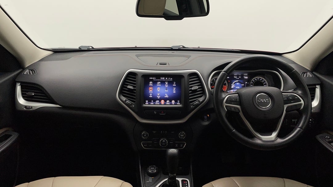 2015 Jeep Cherokee Limited (4x4), Automatic, 84331 km, Dashboard View