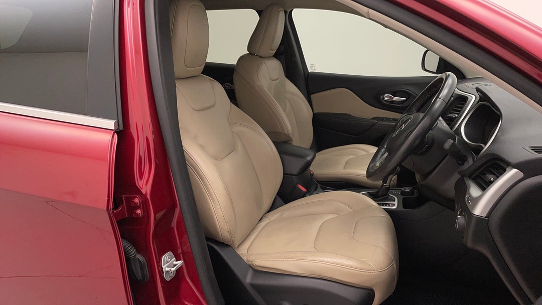 2015 Jeep Cherokee Limited (4x4), Automatic, 84331 km, Right Side Front Door Cabin View