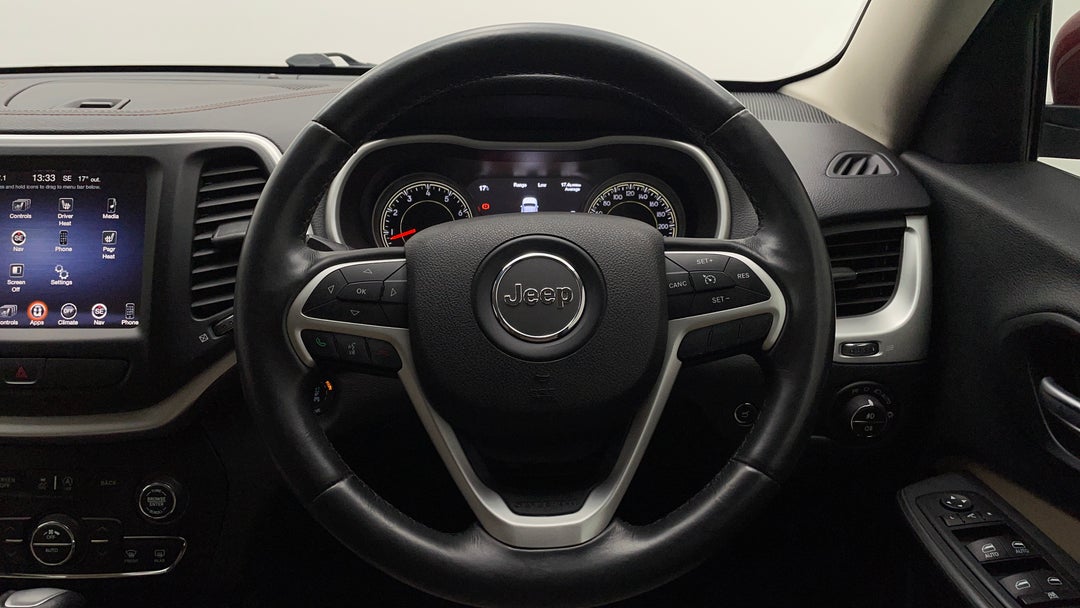 2015 Jeep Cherokee Limited (4x4), Automatic, 84331 km, Steering Wheel Close-up