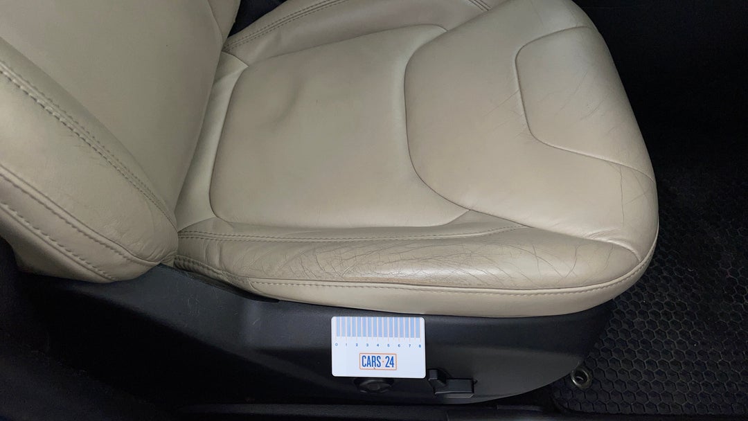 2015 Jeep Cherokee Limited (4x4), Automatic, 84331 km, Seats Front RHS Wear