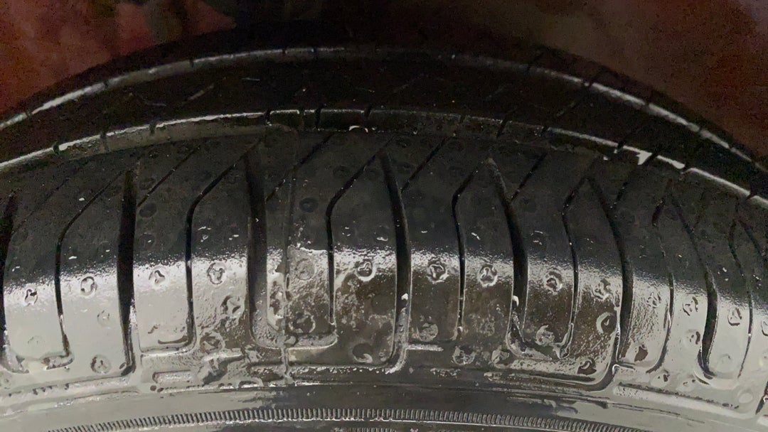 Right Front Tyre Tread