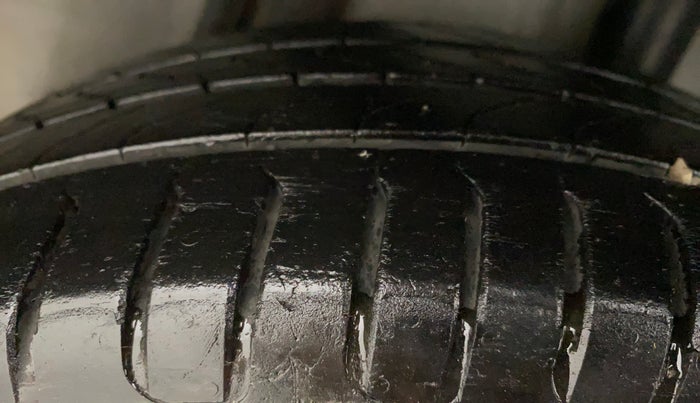 2012 Honda City 1.5L I-VTEC V MT, Petrol, Manual, 1,02,928 km, Left Rear Tyre Tread