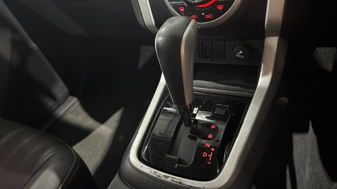 2020 Isuzu MU-X Ls-t (4x2), Automatic, 92789 km, Gear Lever 
