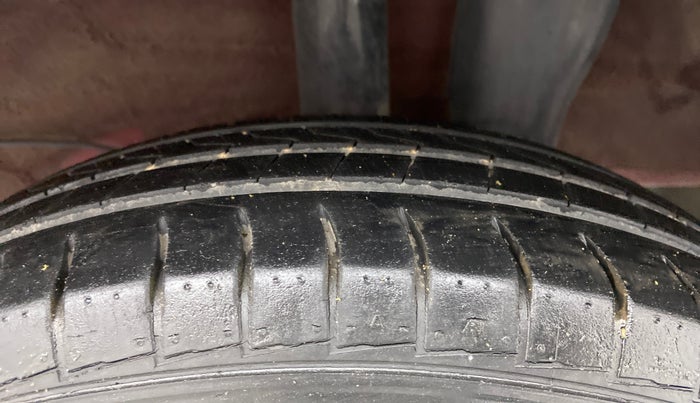 2018 Hyundai NEW SANTRO MAGNA CNG, CNG, Manual, 38,804 km, Left Rear Tyre Tread