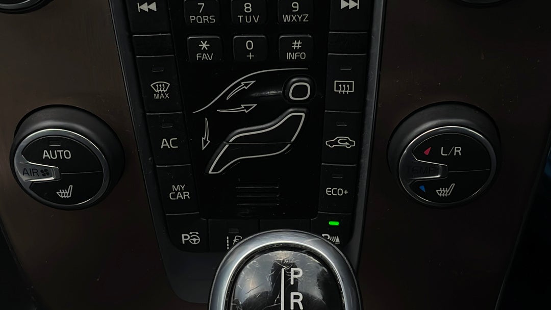 2015 Volvo V40 D4 Luxury, Automatic, 39486 km, Ventilated Seats