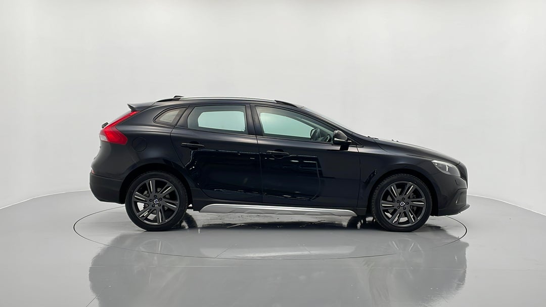 2015 Volvo V40 D4 Luxury, Automatic, 39486 km, Right Side View