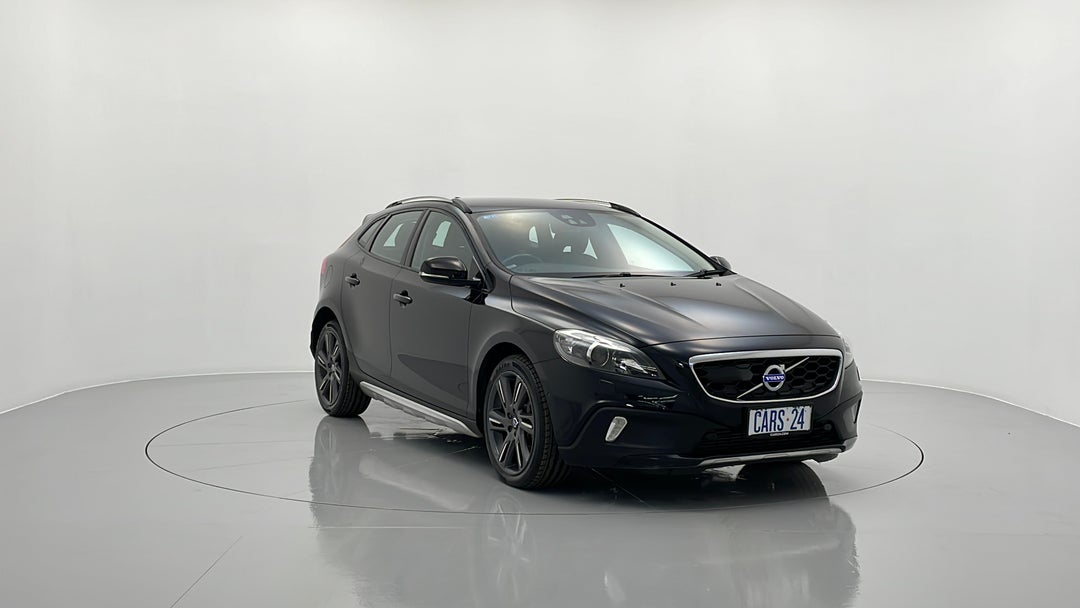 2015 Volvo V40 D4 Luxury, Automatic, 39486 km, Right Front Diagonal (45- Degree) View