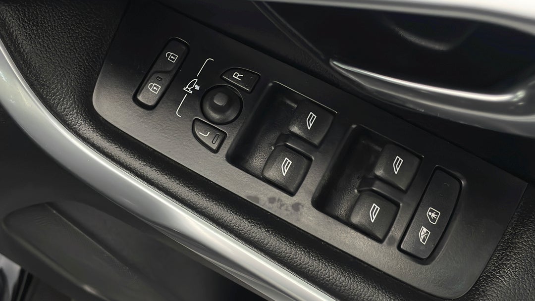 2015 Volvo V40 D4 Luxury, Automatic, 39486 km, Drivers Side Door Panel Controls