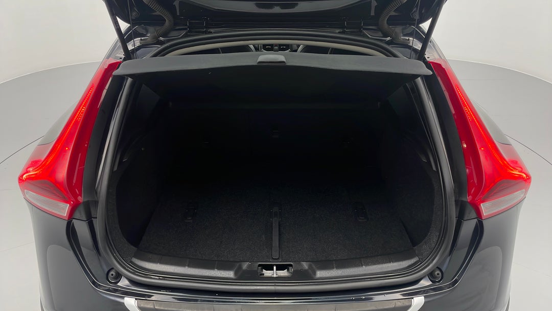 2015 Volvo V40 D4 Luxury, Automatic, 39486 km, Boot Inside View