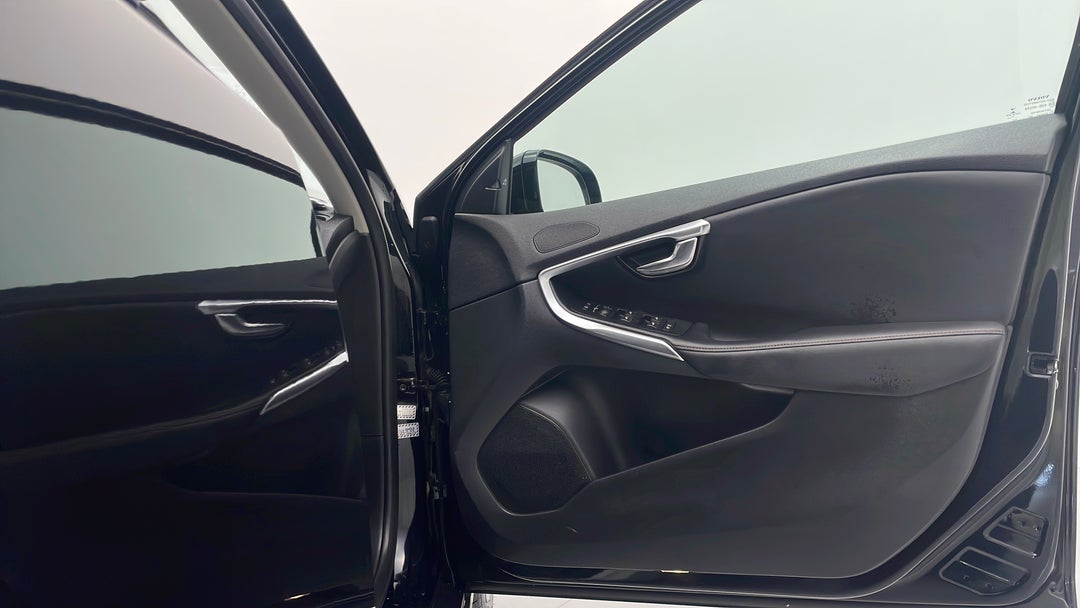 2015 Volvo V40 D4 Luxury, Automatic, 39486 km, Speaker View