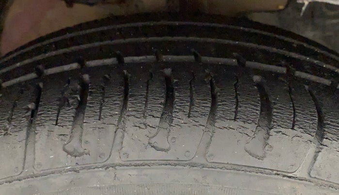 2015 Tata Bolt XE REVOTRON, CNG, Manual, 52,552 km, Right Front Tyre Tread