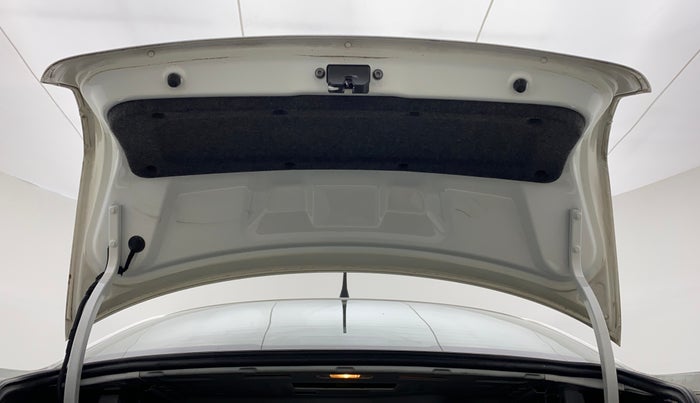 2015 Volkswagen Vento HIGHLINE TDI AT, Diesel, Automatic, 53,921 km, Boot Door Open