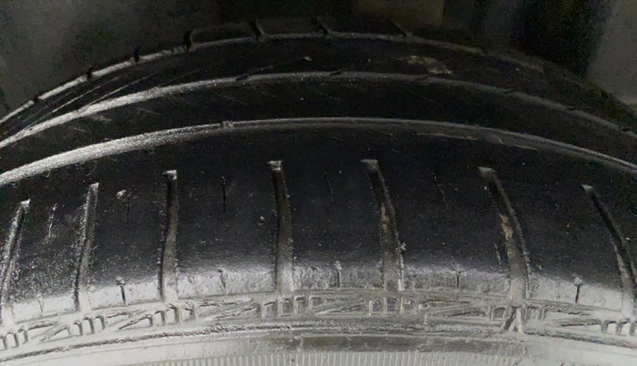 2015 Volkswagen Vento HIGHLINE TDI AT, Diesel, Automatic, 53,921 km, Left Rear Tyre Tread
