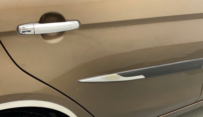 2015 Maruti Ciaz ZXI, Petrol, Manual, 86,689 km, Right rear door - Minor scratches