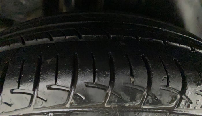 2015 Maruti Ciaz ZXI, Petrol, Manual, 86,689 km, Right Rear Tyre Tread