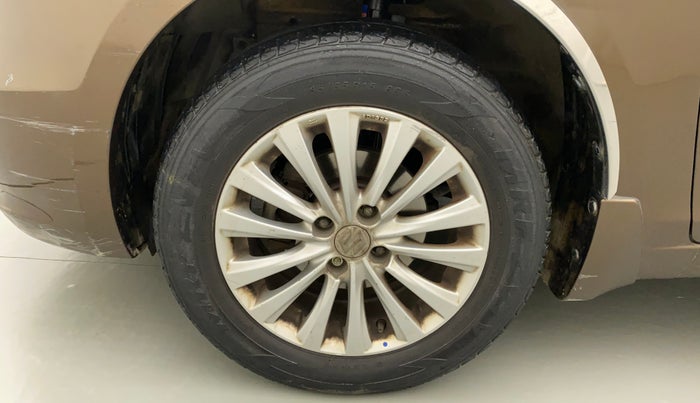 2015 Maruti Ciaz ZXI, Petrol, Manual, 86,689 km, Left front tyre - Minor crack