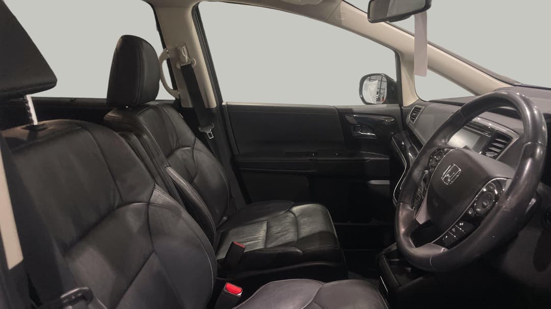 2019 Honda Odyssey Vti-l, Automatic, 68437 km, Right Side Front Door Cabin View