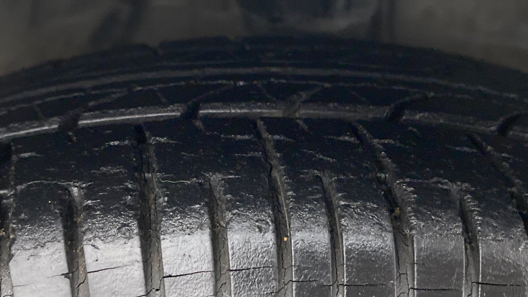 Right Front Tyre Tread