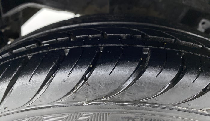 2018 Hyundai Eon ERA PLUS, Petrol, Manual, 19,450 km, Right Rear Tyre Tread