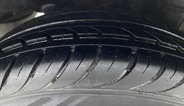 2018 Hyundai Eon ERA PLUS, Petrol, Manual, 19,450 km, Left Rear Tyre Tread