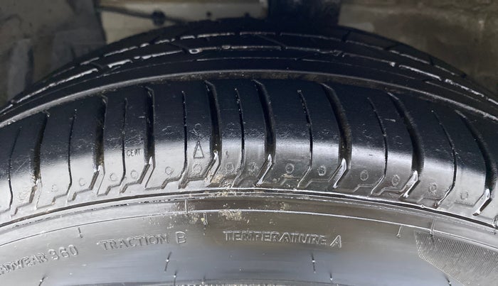 2018 Maruti Ciaz ALPHA 1.5 MT VTVT SHVS, Petrol, Manual, 38,792 km, Left Front Tyre Tread