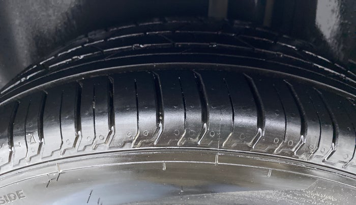 2018 Maruti Ciaz ALPHA 1.5 MT VTVT SHVS, Petrol, Manual, 38,792 km, Left Rear Tyre Tread