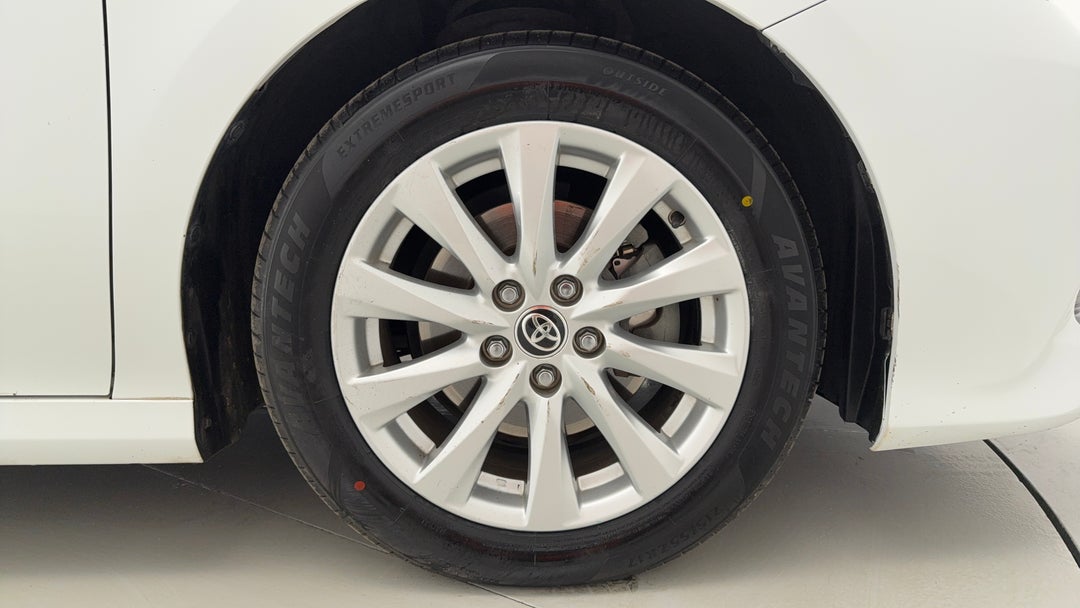 2020 Toyota Camry Ascent Hybrid, Automatic, 96411 km, Right Front Wheel