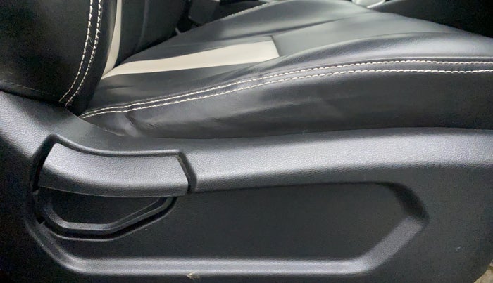 2019 Hyundai VENUE S MT 1.2 KAPPA, Petrol, Manual, 15,371 km, Driver Side Adjustment Panel